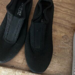 Arcopedico Women's Black Slip-On Sneakers